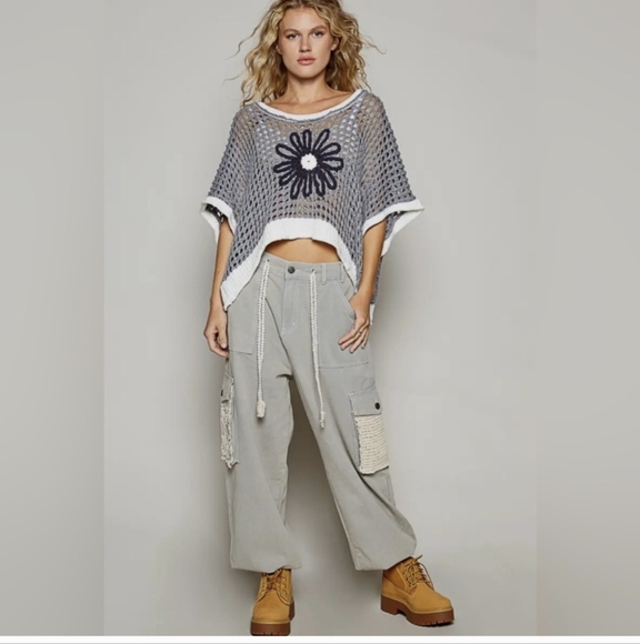 POL - Beige crochet lace stitched peace sign short sleeve sweater top - Picture 4 of 4